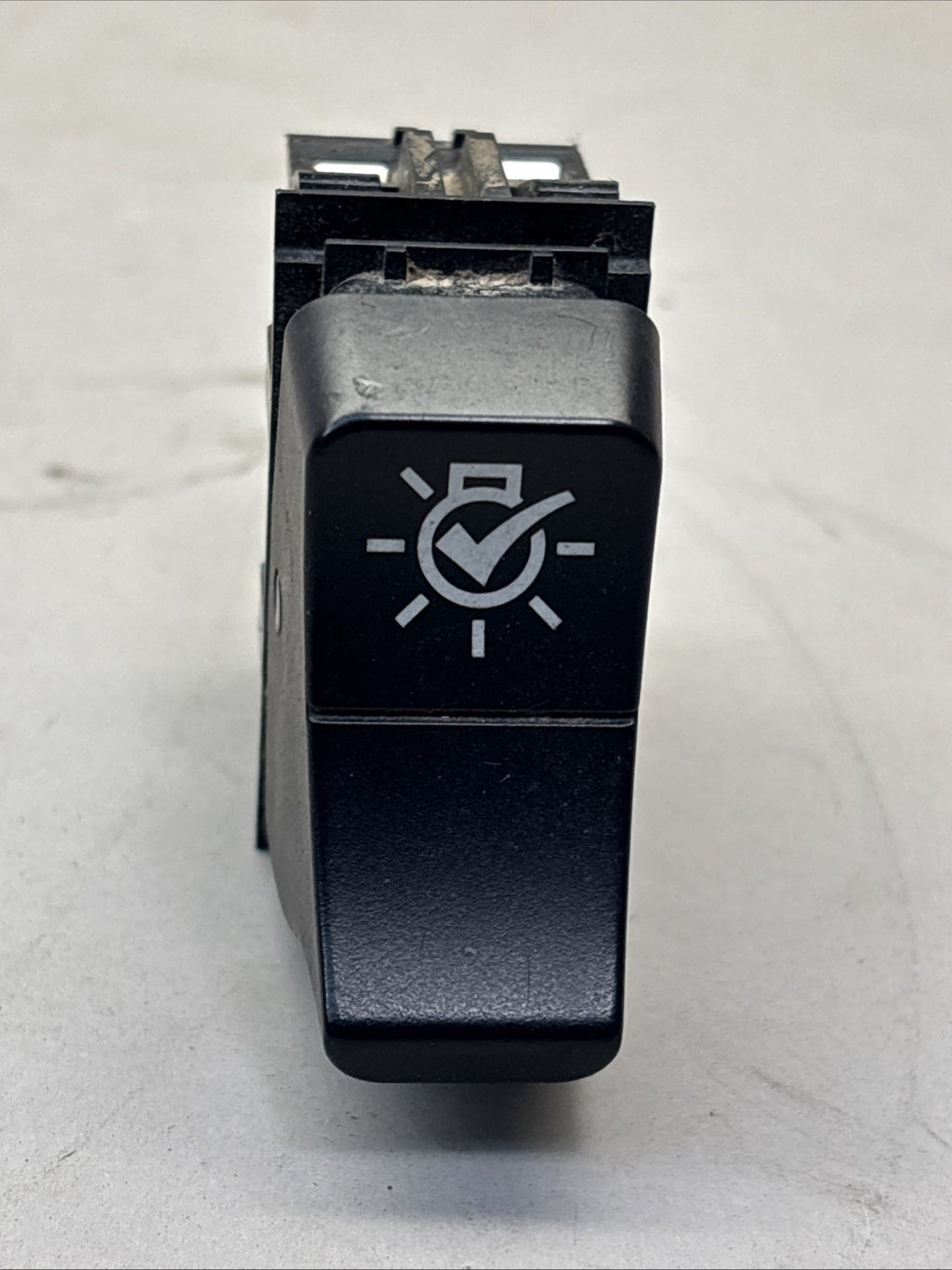 KENWORTH T680 PACCAR DASH PRE TRIP LIGHT CONTROL SWITCH P27-1173-013