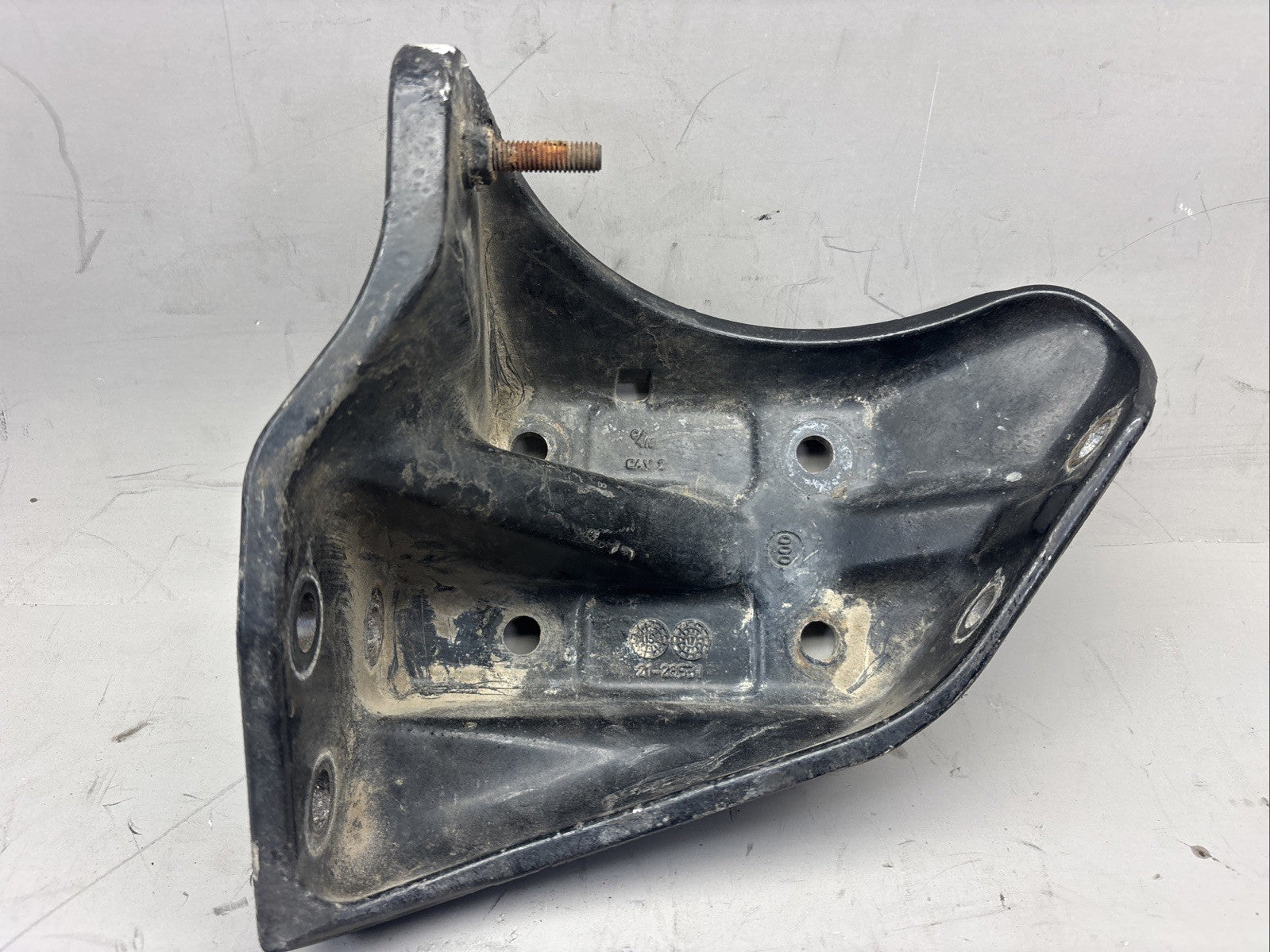 2008-2017 FREIGHTLINER CASCADIA 125 FRONT LEFT DRIVER BUMPER BRACKET MOUNT OEM