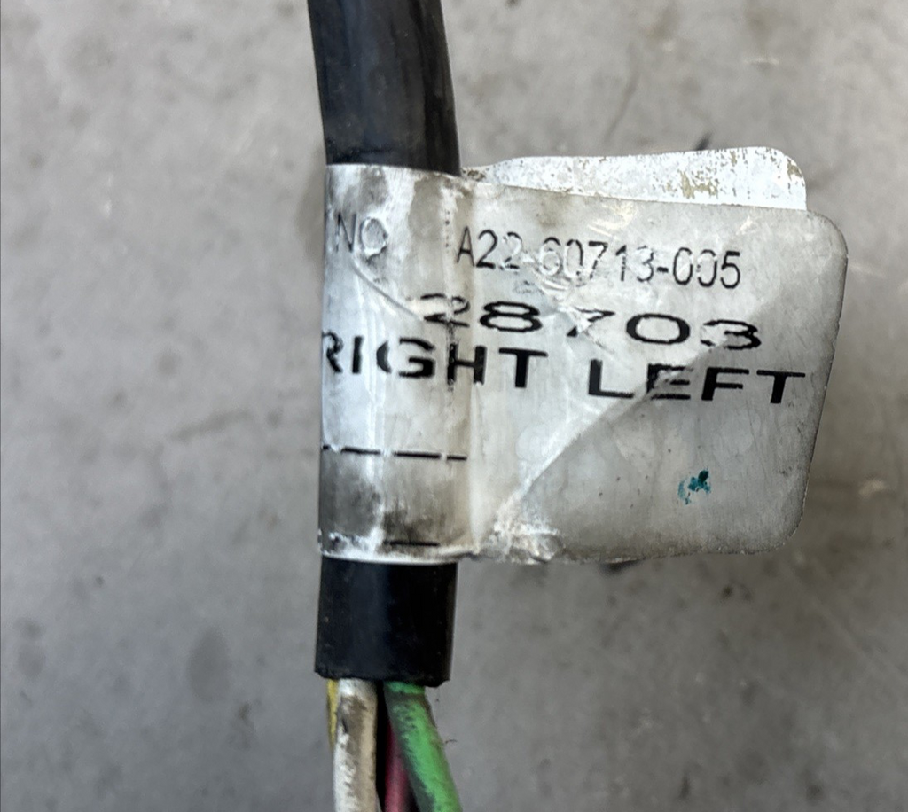 Freightliner Cascadia Driver Side Side View Mirrors A22-60713-005 Used