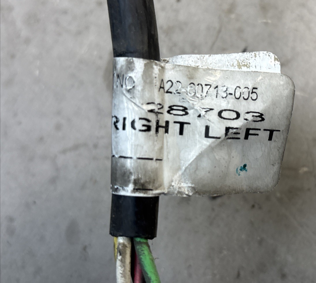 Freightliner Cascadia Driver Side Side View Mirrors A22-60713-005 Used