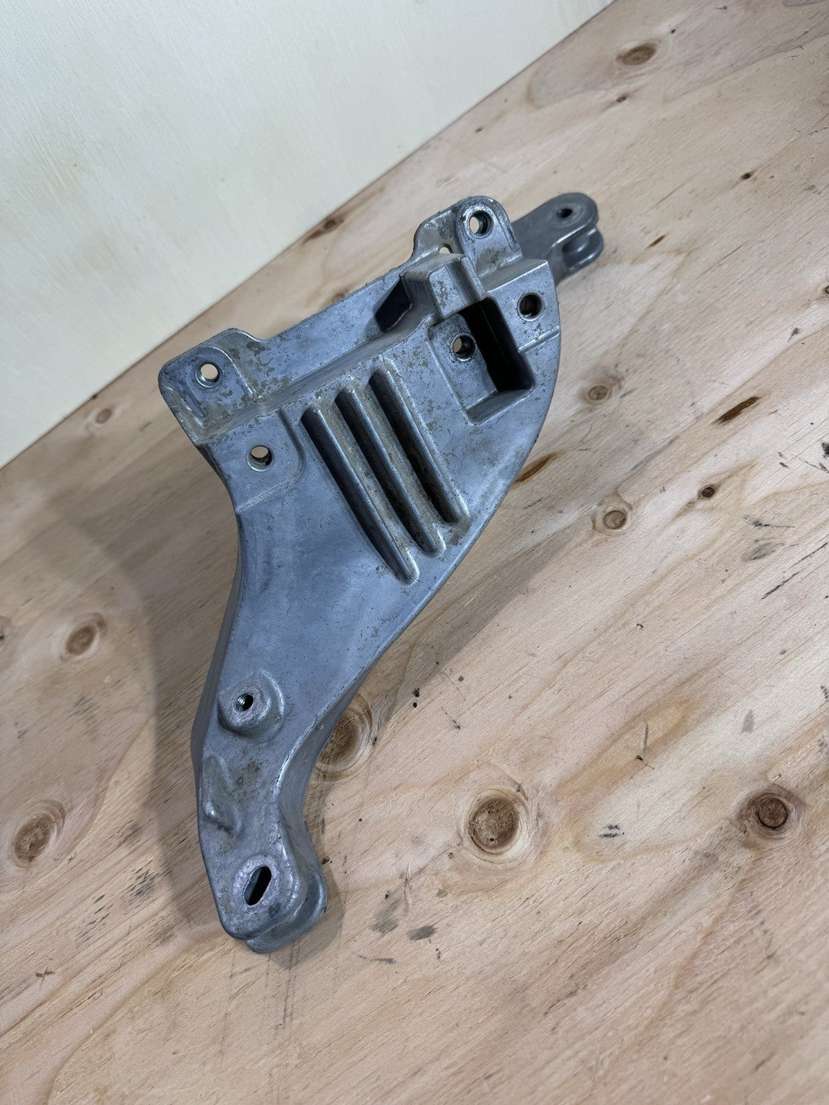 PACCAR AIR CLEANER BRACKET D11 1508