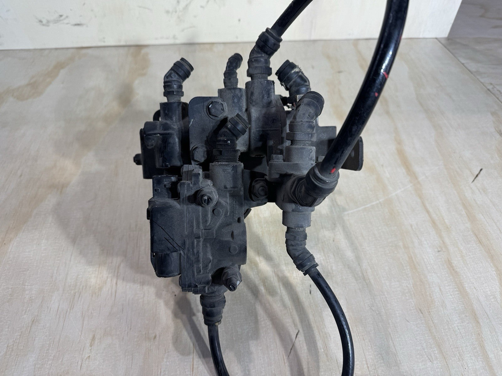2021 FREIGHTLINER CASCADIA LEFT REAR WABCO AIR MODULATOR VALVE 4721960250