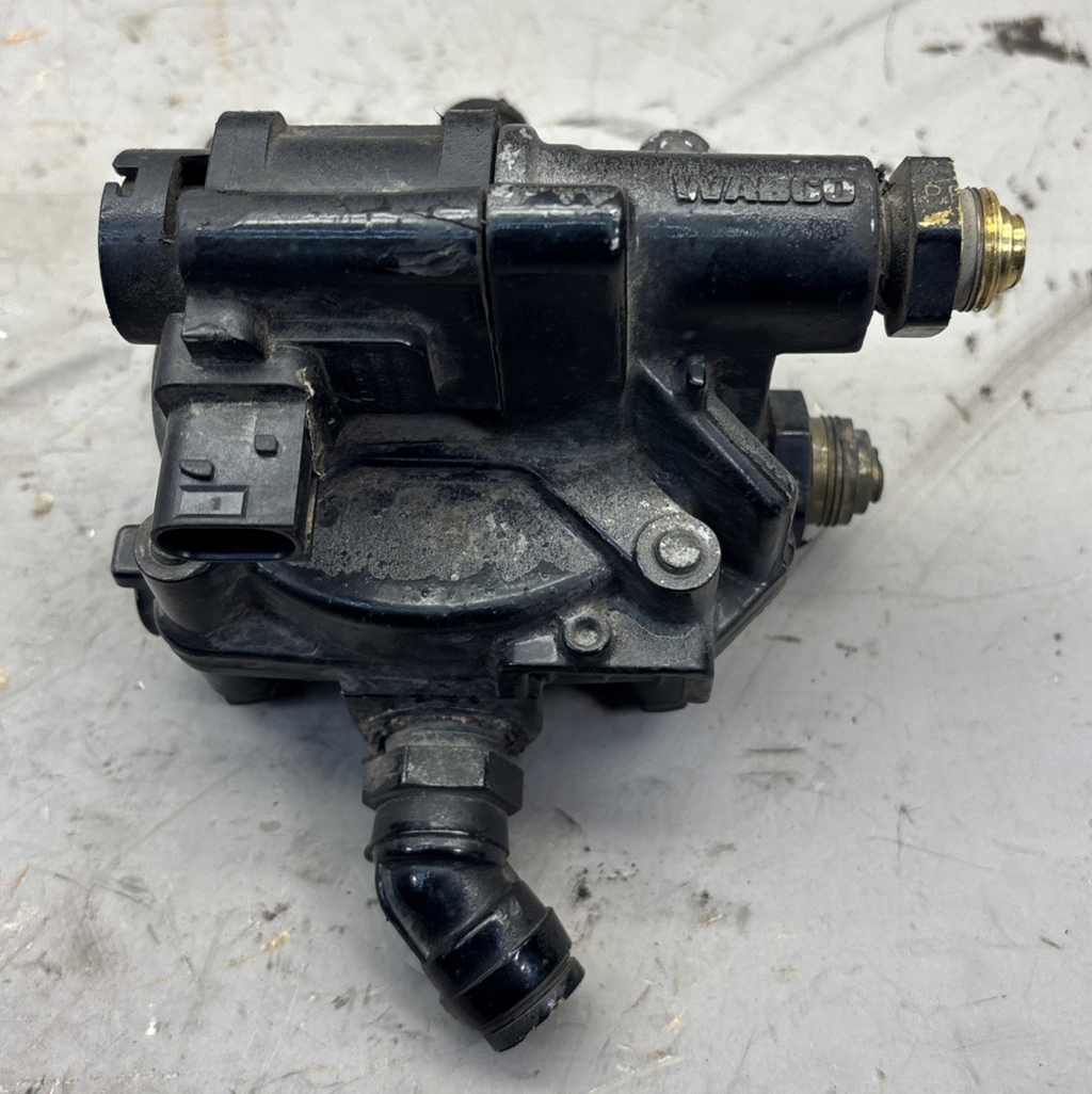 Freightliner Cascadia Meritor Wabco ABS Relay Valve 442 001 006 1