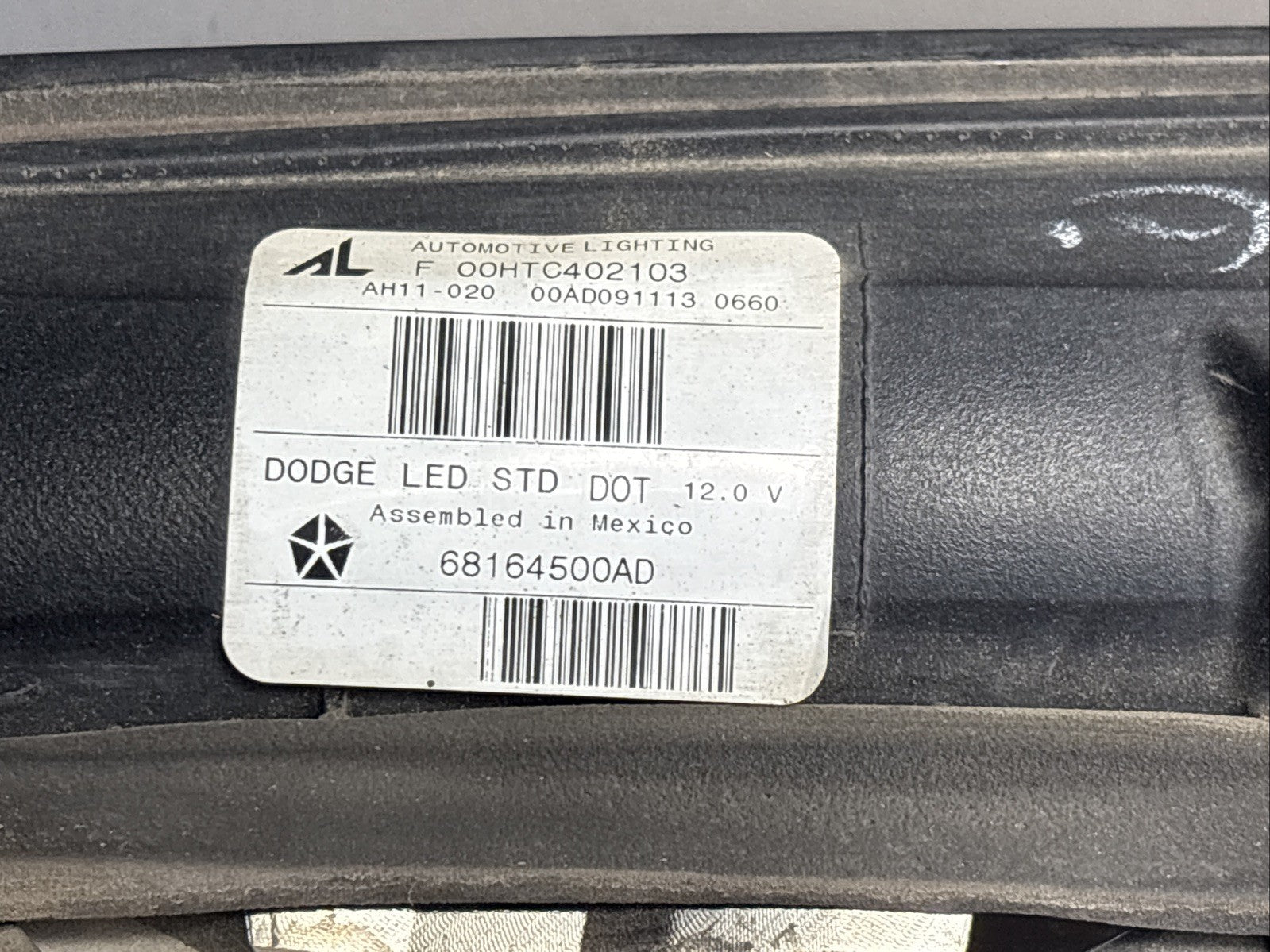 2013-2016 DODGE DART CENTER TRUNK DECKLID LED TAIL LIGHT LAMP 68164500AD OEM