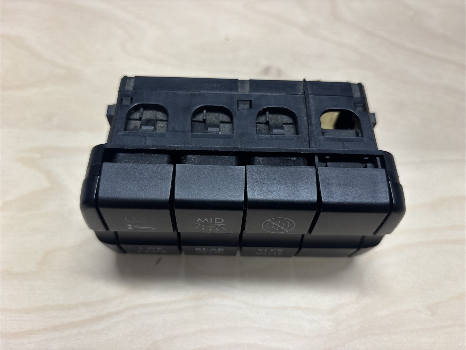 Freightliner Rocker Switch Panel  A06-60973-000