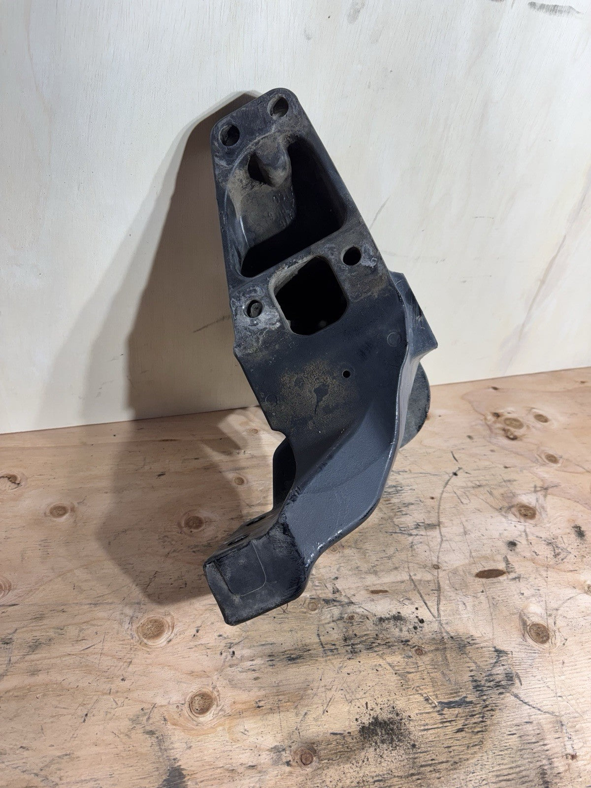 2021 Kenworth t680 PACCAR RIGHT CAB MOUNT BRACKET A85-6136R
