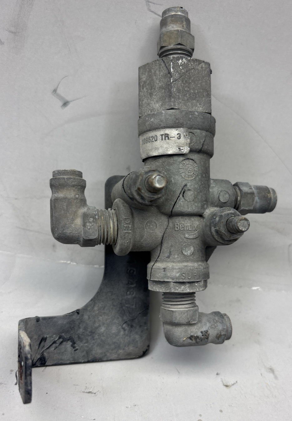 2019 VOLVO VNL AIR BRAKE VALVE BENDIX 108620 OEM