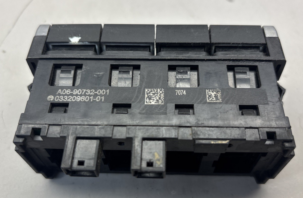Freightliner Rocker Switch Panel  A06-90732-001