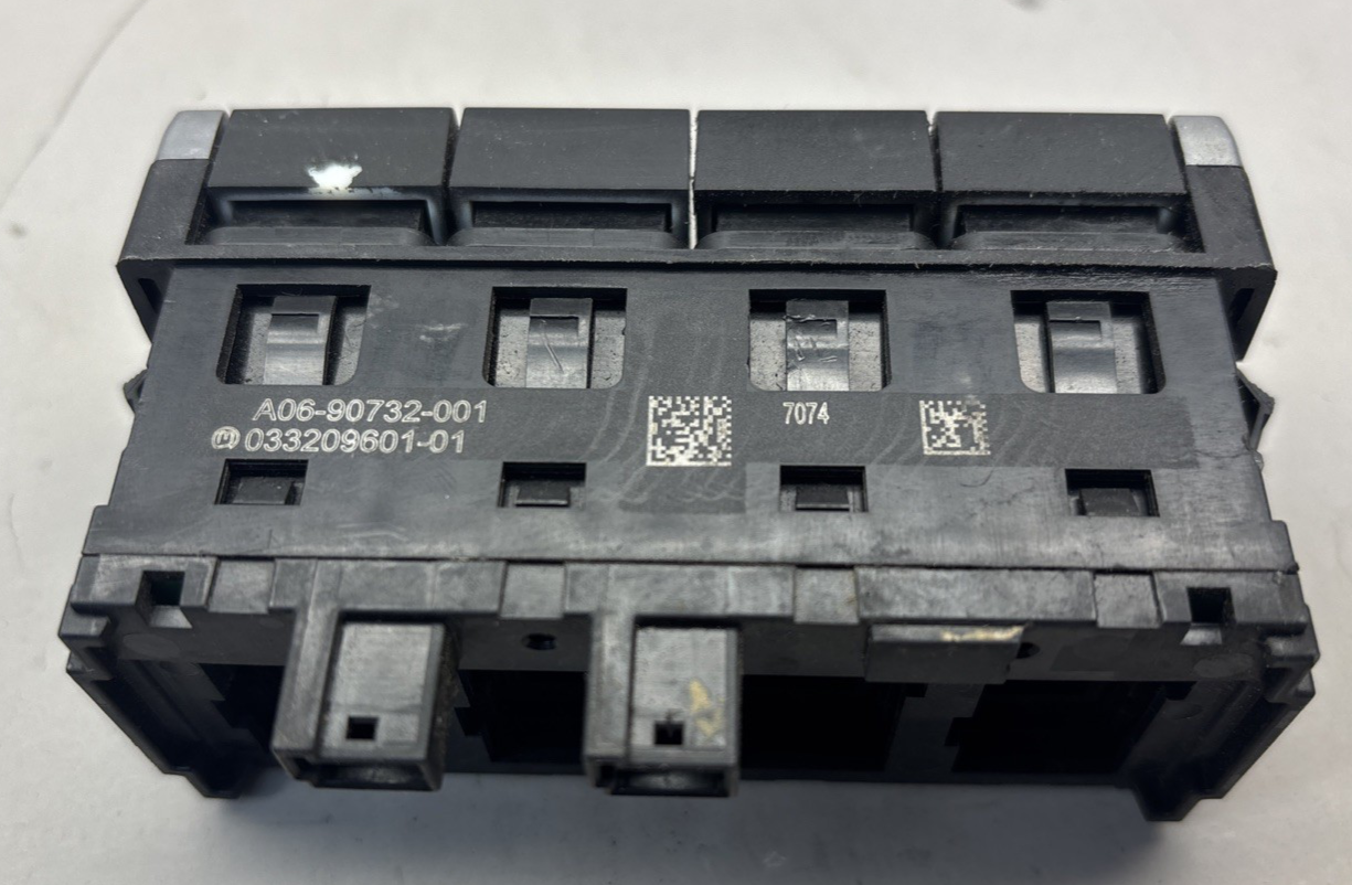 Freightliner Rocker Switch Panel  A06-90732-001