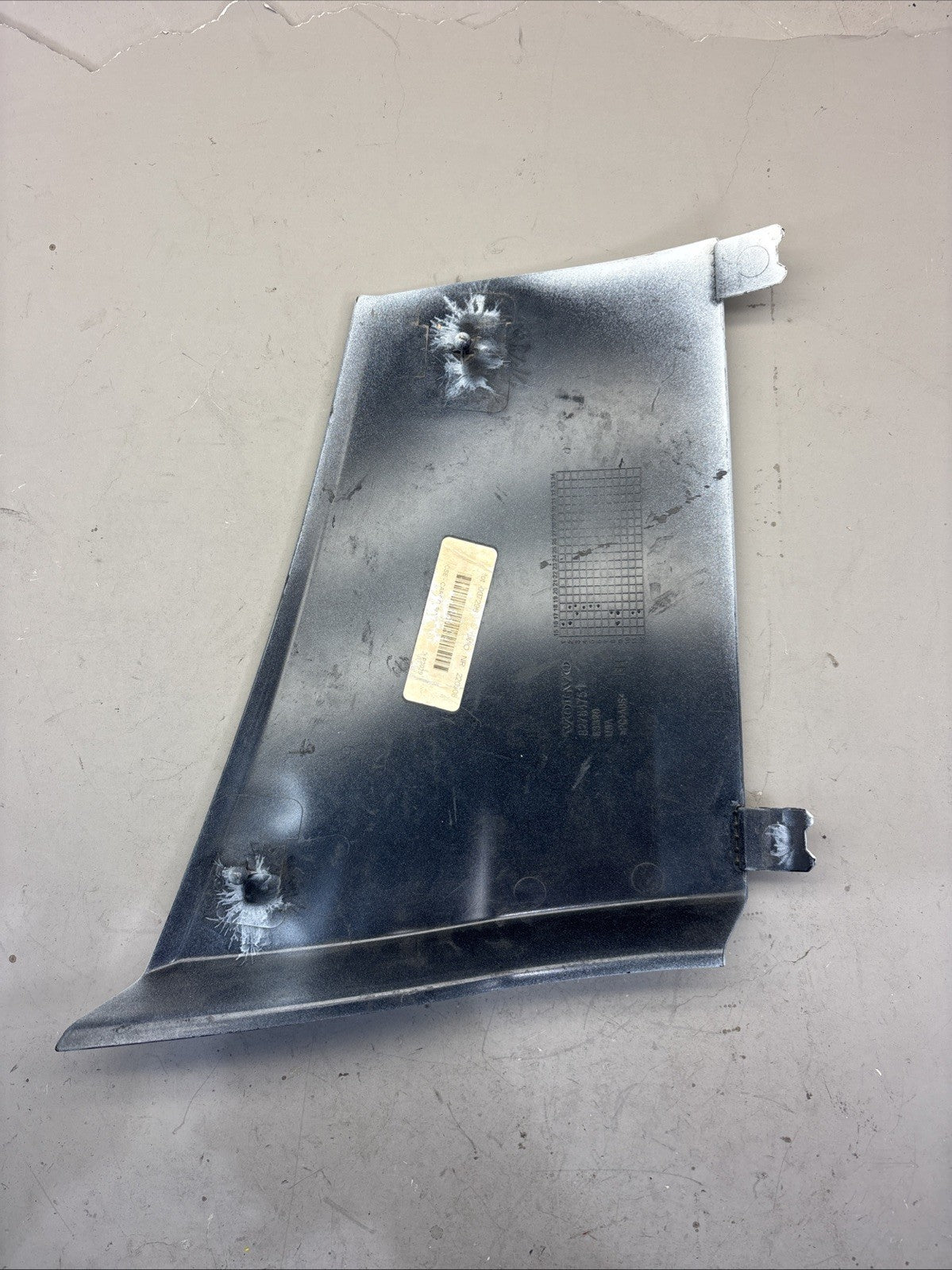 2019-2023 VOLVO VNL 760 FRONT RIGHT PASSENGER SIDE BUMPER TOW HOOK COVER OEM