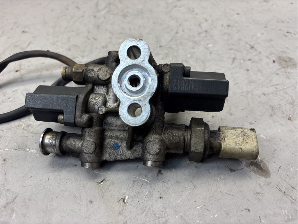 Paccar MX13 Engine Oil & Fuel Inlet Manifold Module 398222200 OEM A042P955