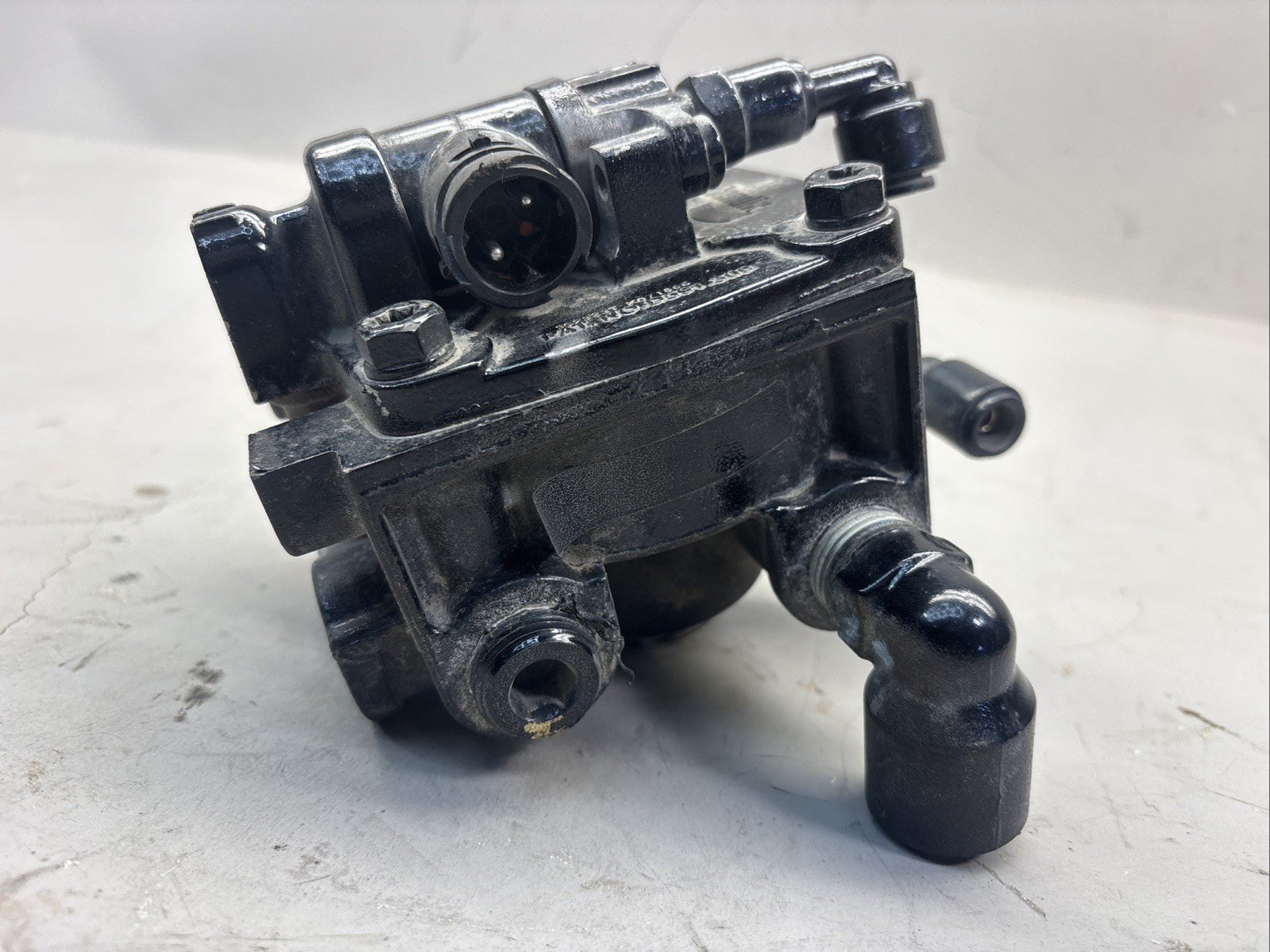 Bendix K071866 BRAKE RELAY AIR VALVE
