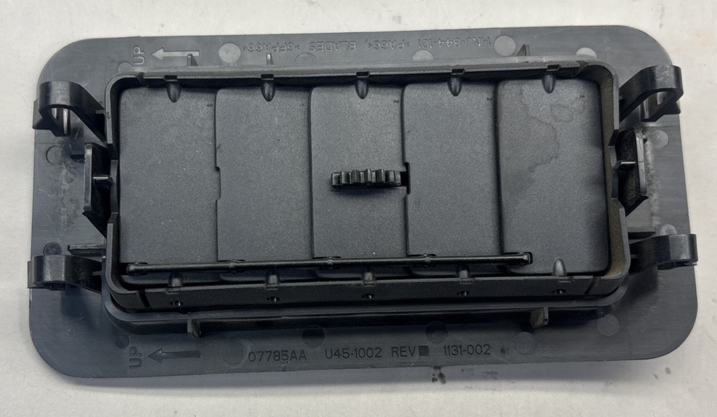 PACCAR   DASH LOUVERT VENT    U45-1002 / 07785AA / 1-INJ-844-101