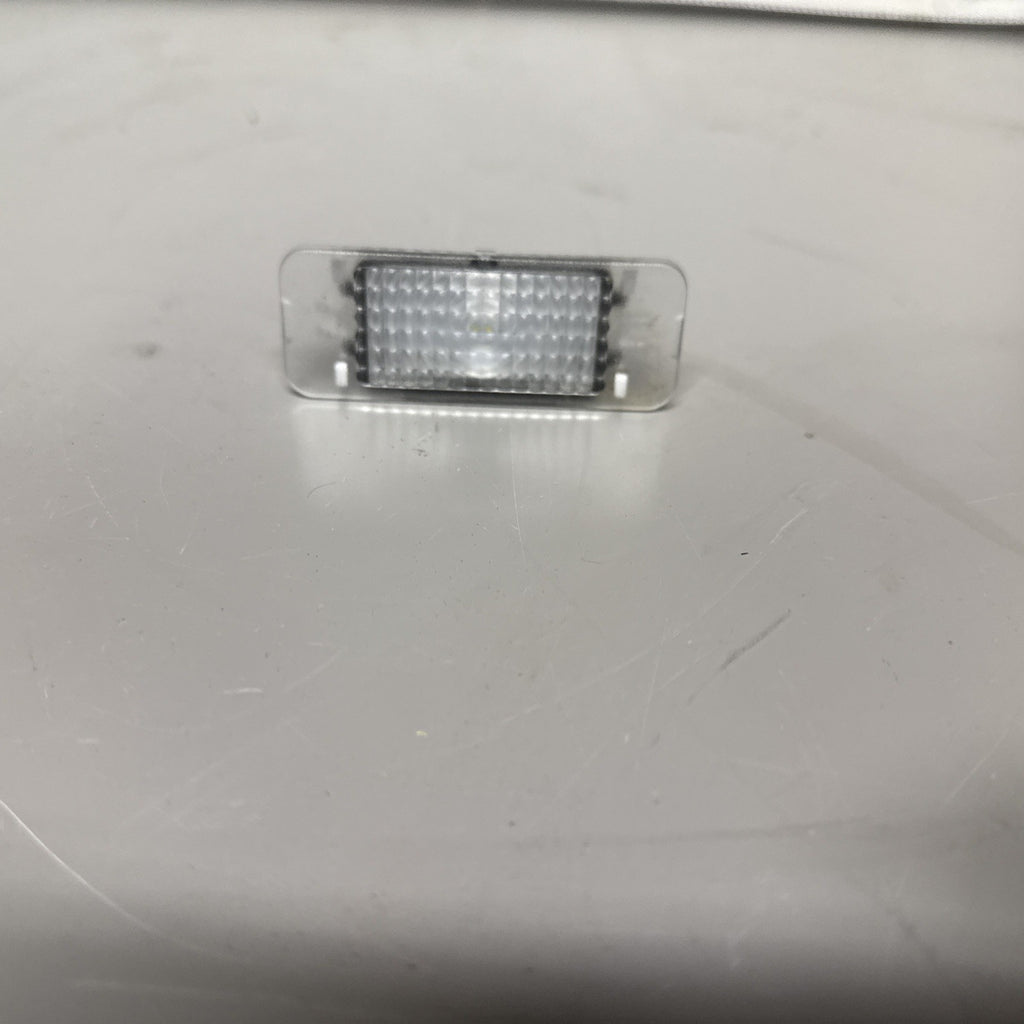 Freightliner A22-73819-000 - Courtesy Lamp - Baggage Compartment, White, 13.5V,