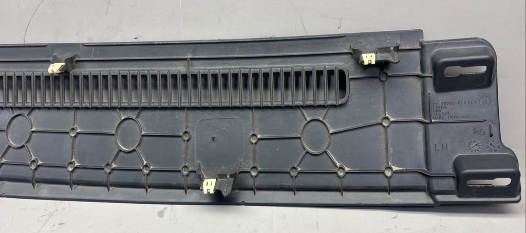 FREIGHTLINER CASCADIA LEFT DASH BOARD VENT PANEL TRIM COWEL 22-73790-010