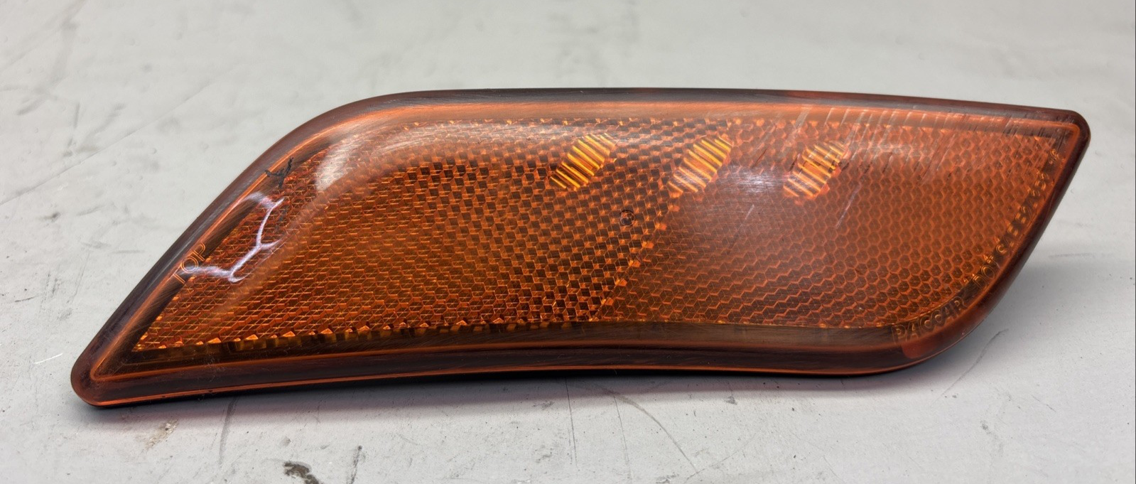 PACCAR PETERBILT P54-6147R RH SIDE TURN INDICATOR LENS
