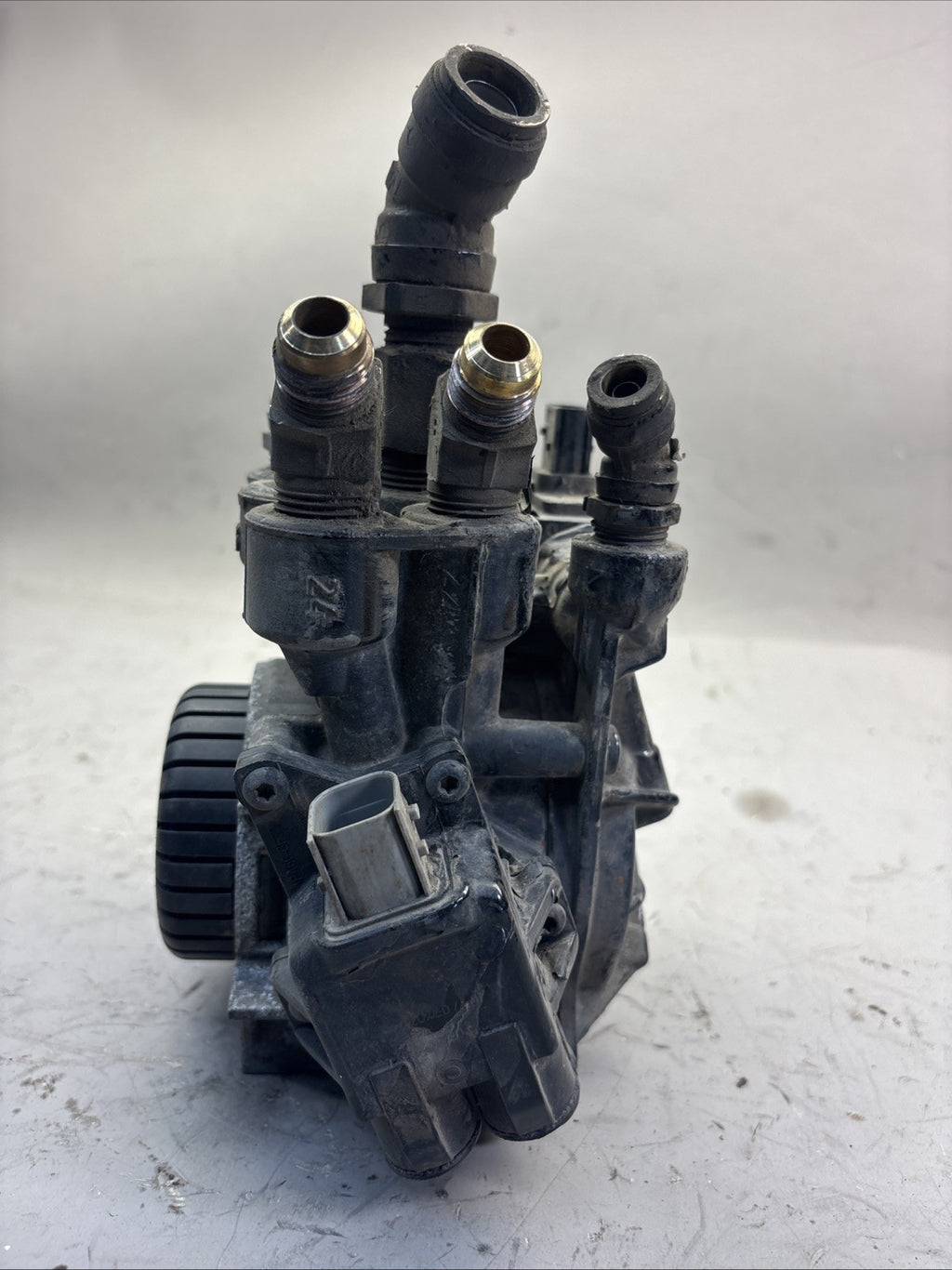 Freightliner Cascadia Wabco Anti Lock Braking System ABS Valve OEM 9760001070037