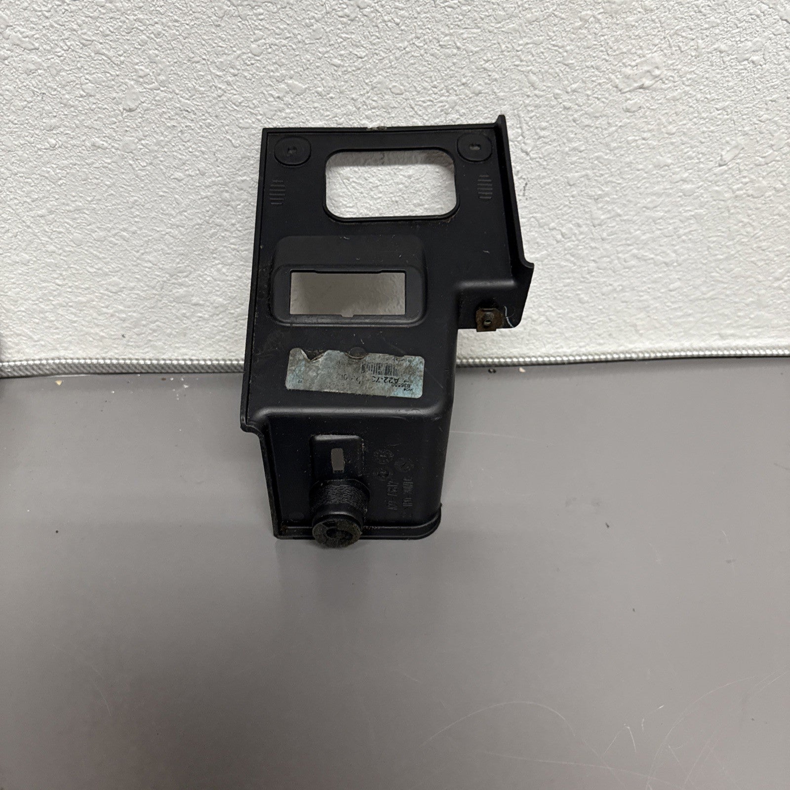 2018-2023 FREIGHTLINER CASCADIA FRONT LEFT LOWER DASH COVER A22-73812-000 OEM