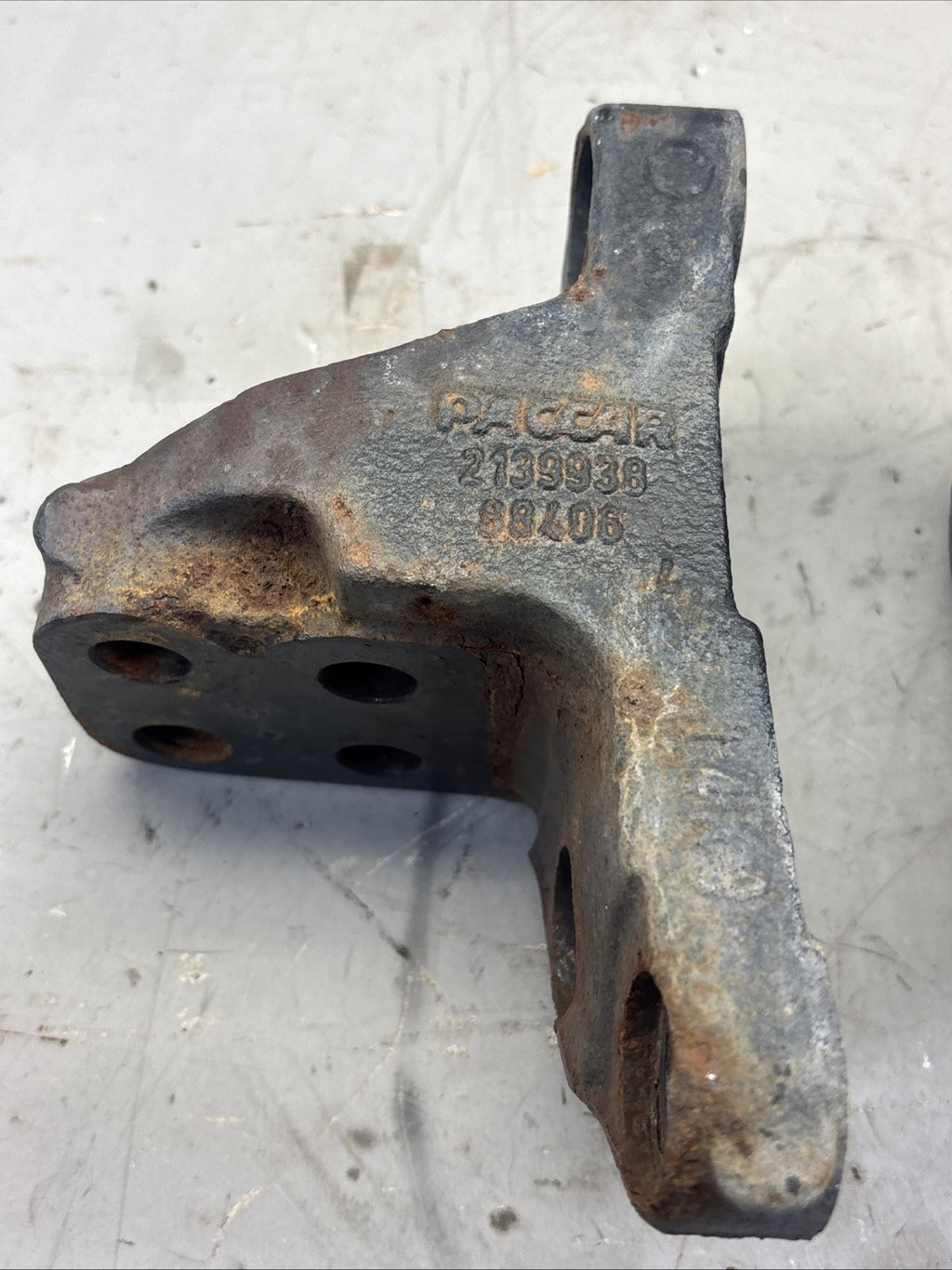 2019 PACCAR MX 13 ENGINE MOUNT PAIR 2139939 2139938