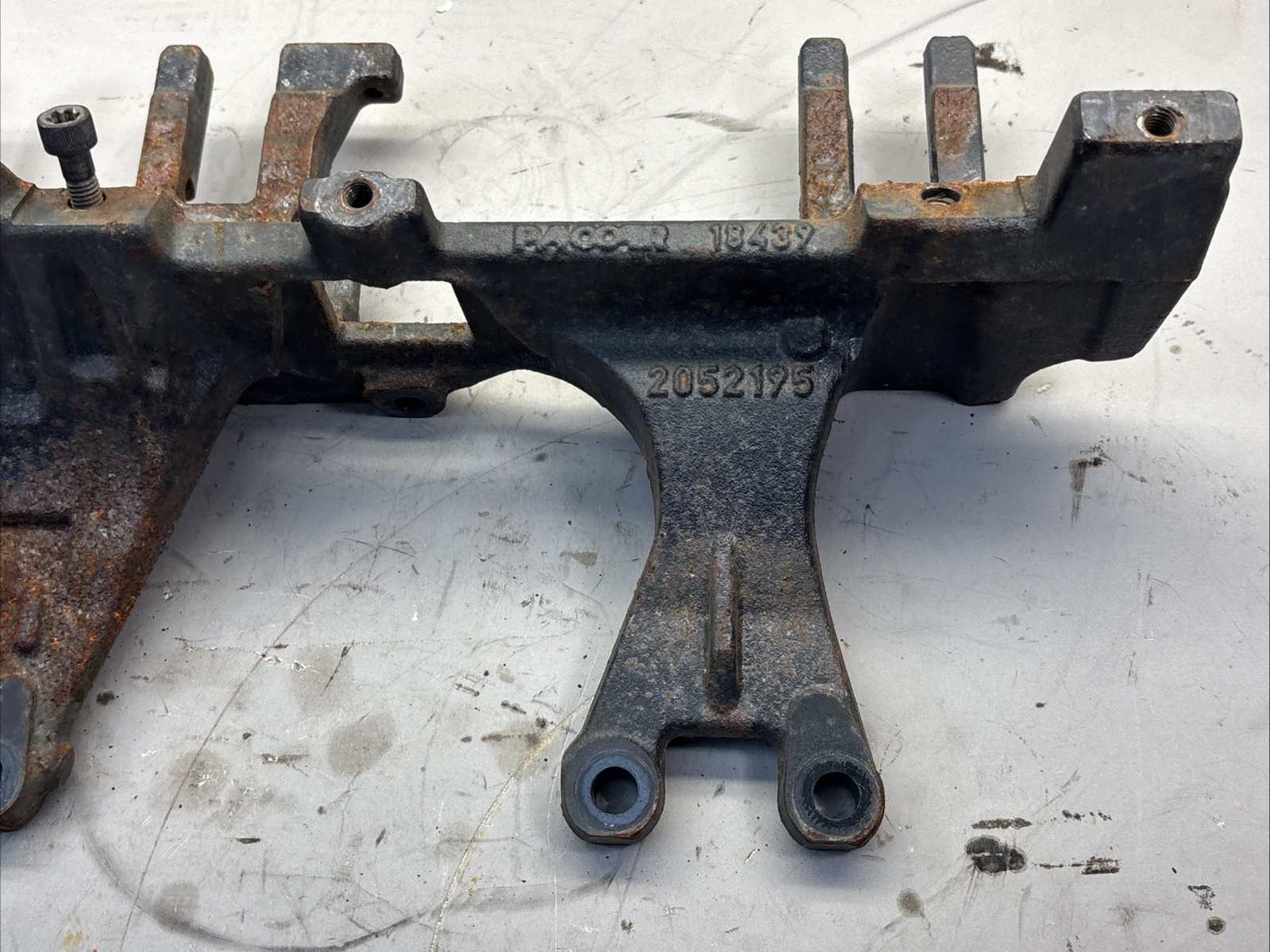 Peterbilt 579 Paccar MX13 EGR Bracket 2052195 2019 OEM