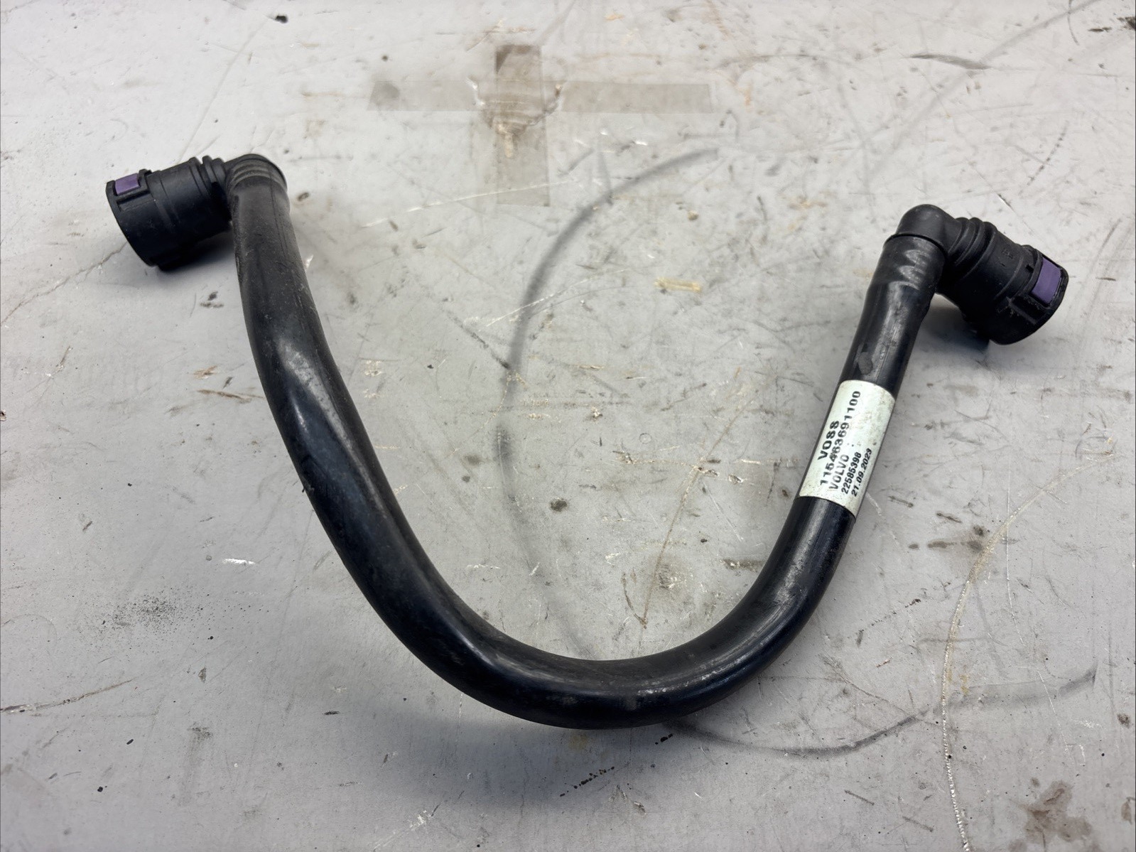 Genuine Transmission Differential Oil Cooler Pipe 22585398 For Volvo VNL Series