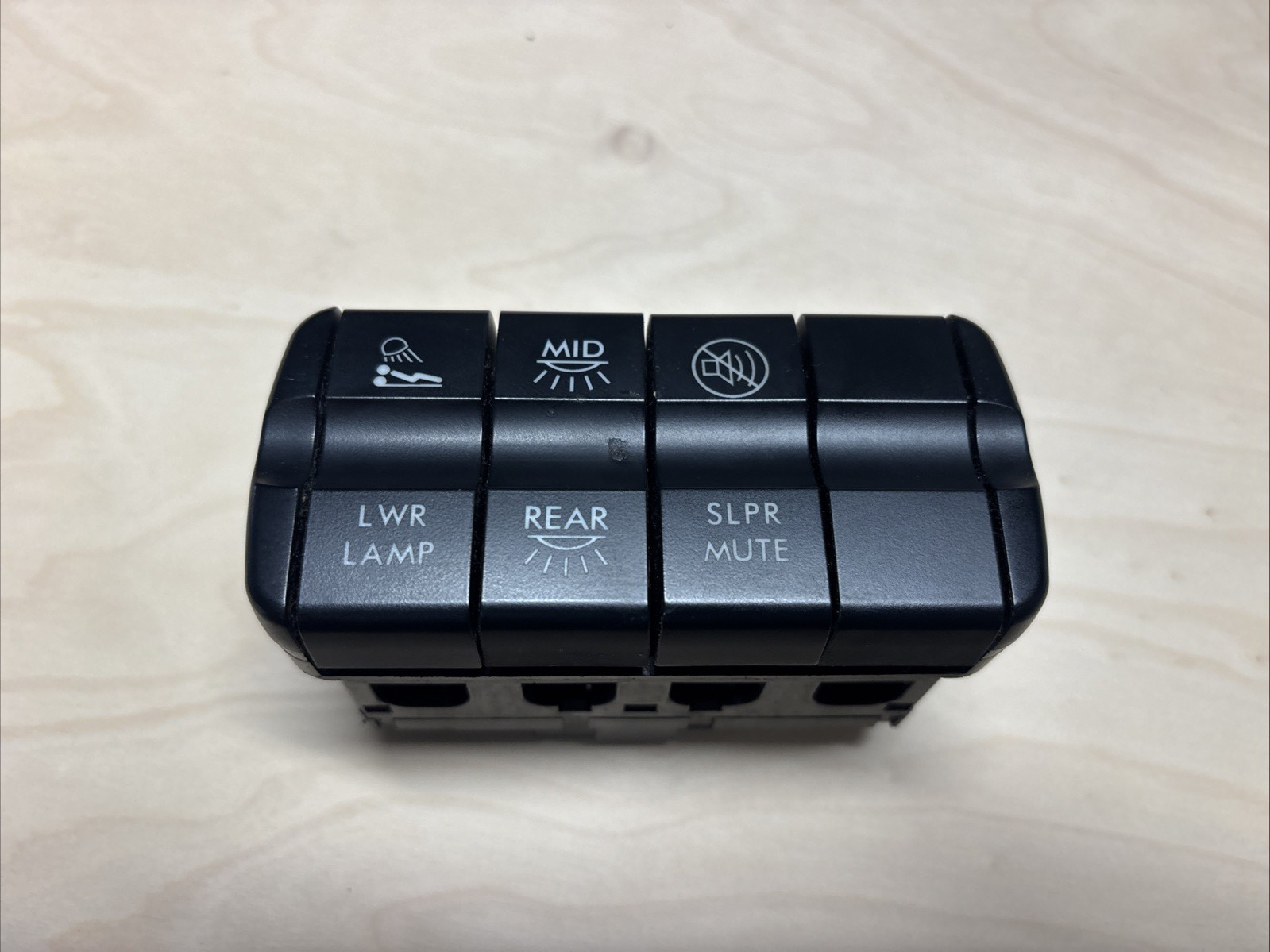 Freightliner Rocker Switch Panel  A06-60973-000