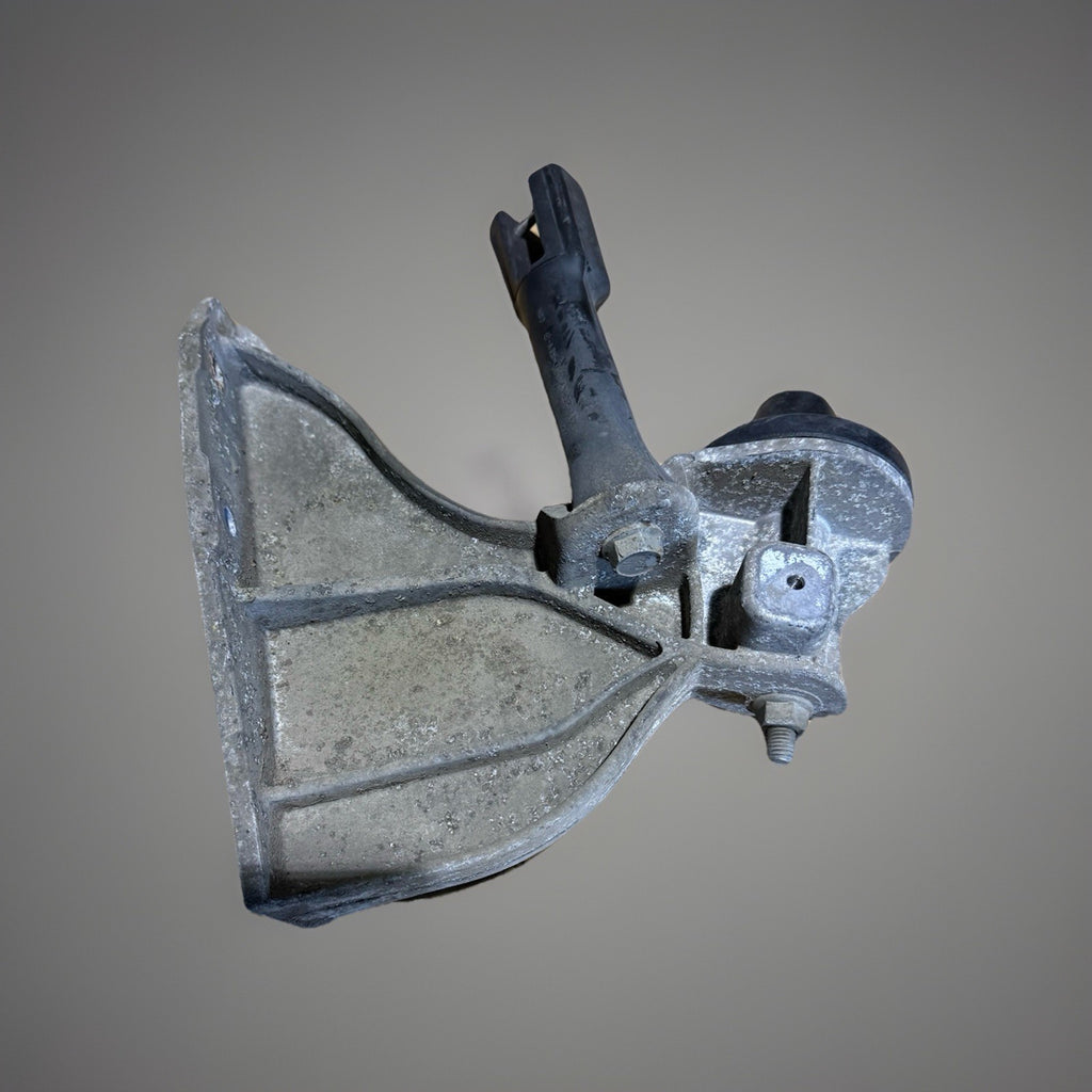 18 TO 24 FREIGHTLINER RIGHT SIDE HOOD SUPPORT 17-21082-005 A17-21589-001