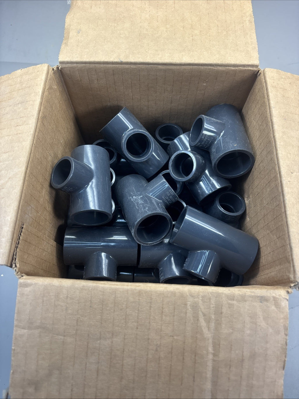 Box of 29 Era Pipe 1" x 3/4 PN 16 UPVC Reducing Tee Gray Slip 32mm x 25mm