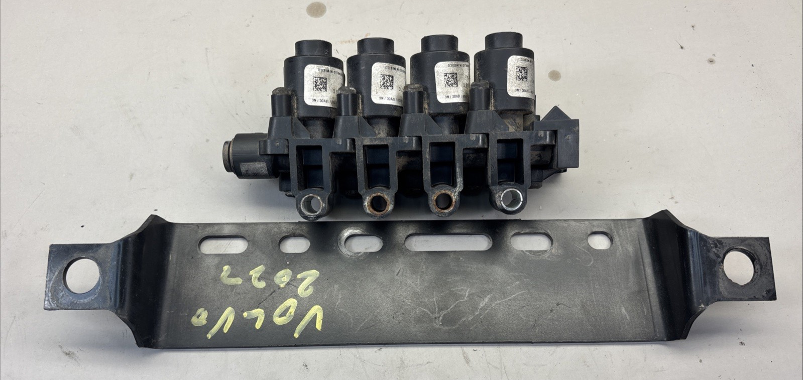 2022   BENDIX AIR MANIFOLD SOLENOID  K052287 OEM-K136099.