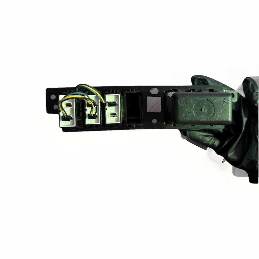 PACCAR Switch Panel S06-1073-601 with Three Switches