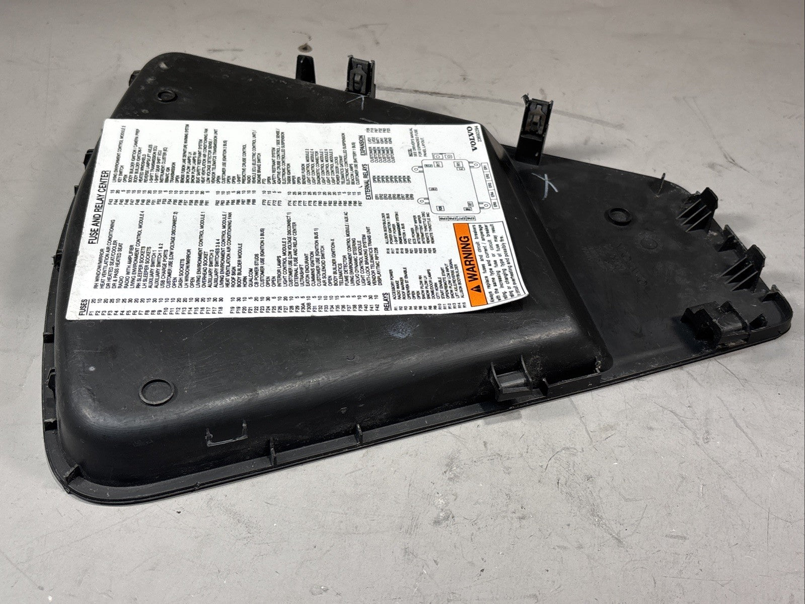 82755969 Dash Top Tray, Plastic, With Oe Style J for Volvo VNL