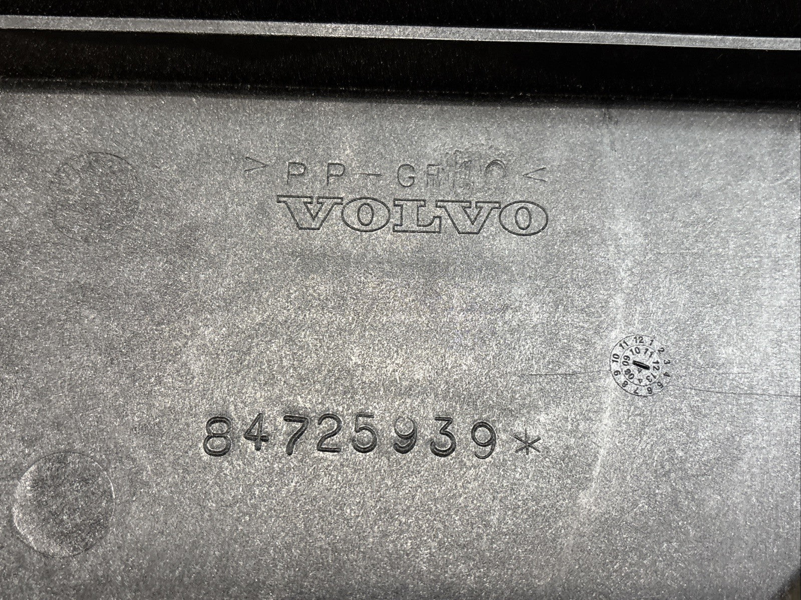 2018-2024 VOLVO VNL 760 860 FRONT COWL GRILLE COVER PANEL 84725939 OEM
