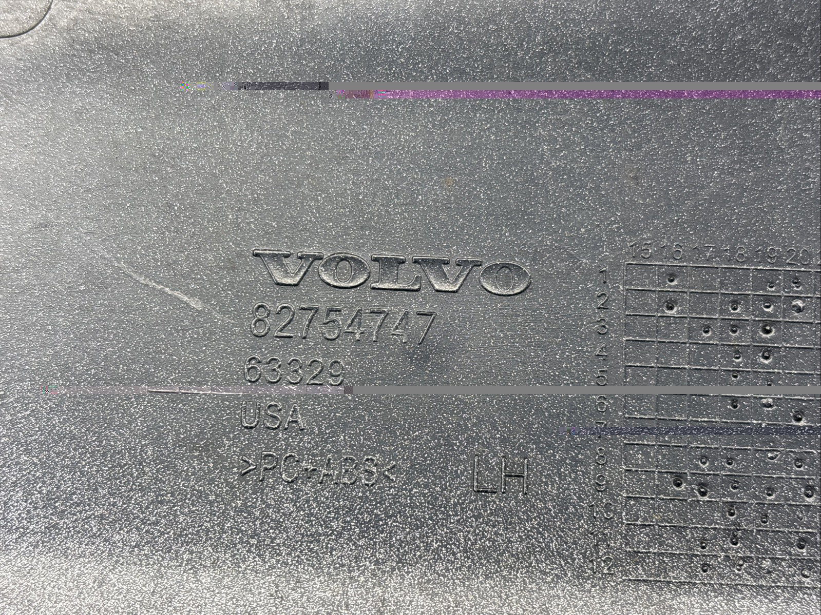 82754747 VOLVO VNL 760 FRONT Left driver SIDE BUMPER TOW HOOK COVER OEM