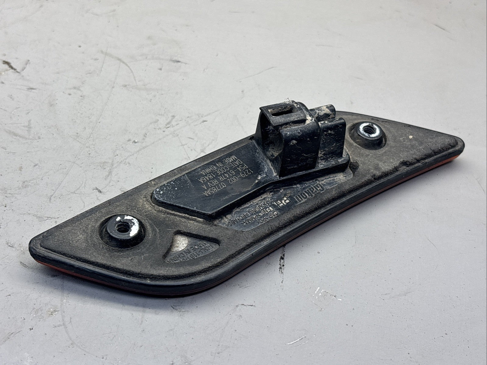 PACCAR PETERBILT P54-6147R RH SIDE TURN INDICATOR LENS