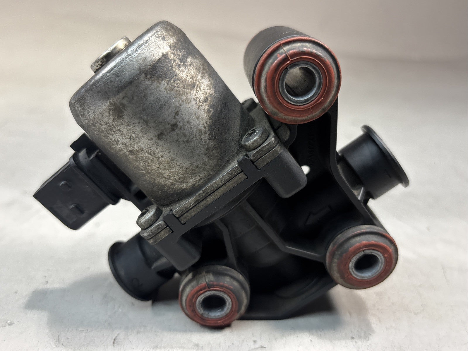 2020 FREIGHTLINER CASCADIA DEF PUMP VALVE WATER SUPPLY 04-33700  * 2616*