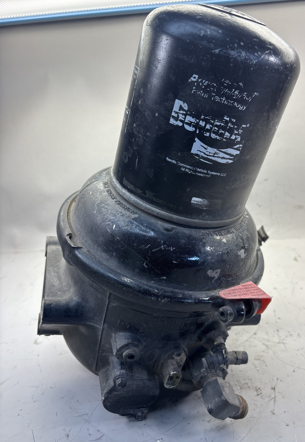 Freightliner Cascadia 126 Bendix Air Dryer K066678 OEM