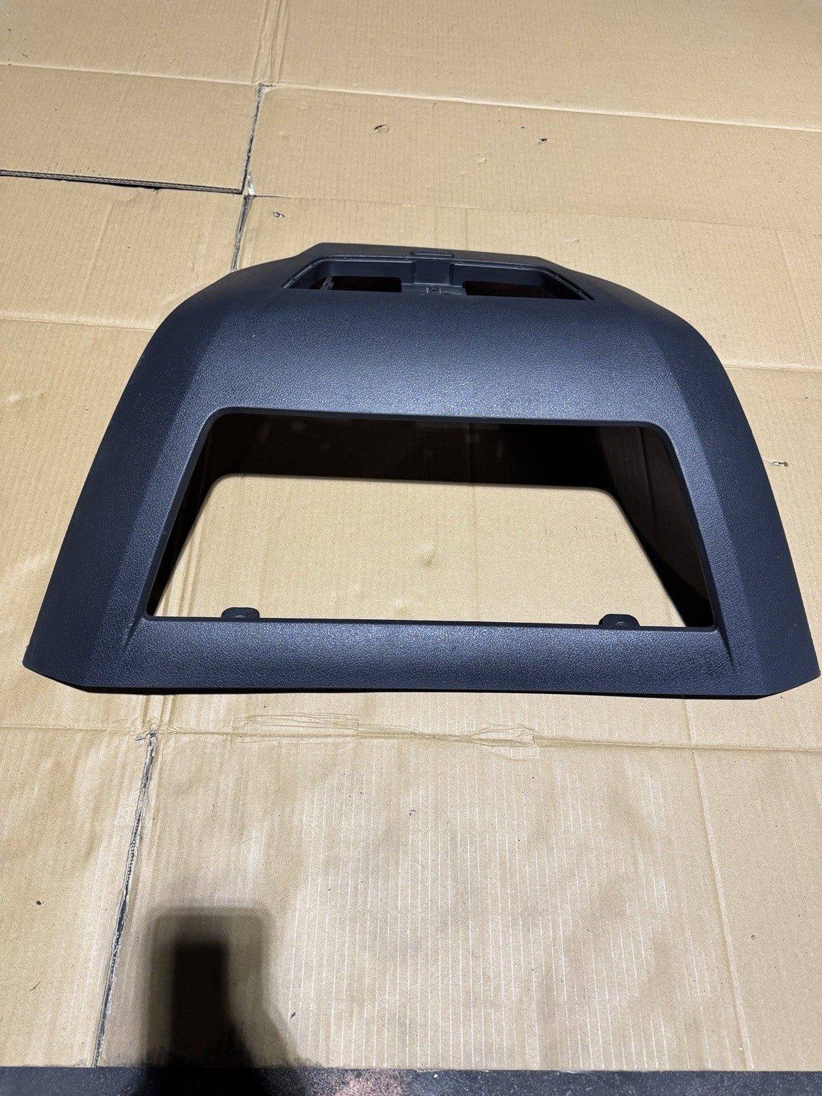 18-68902-000 Center Overhead Console Bezel Freightliner Cascadia