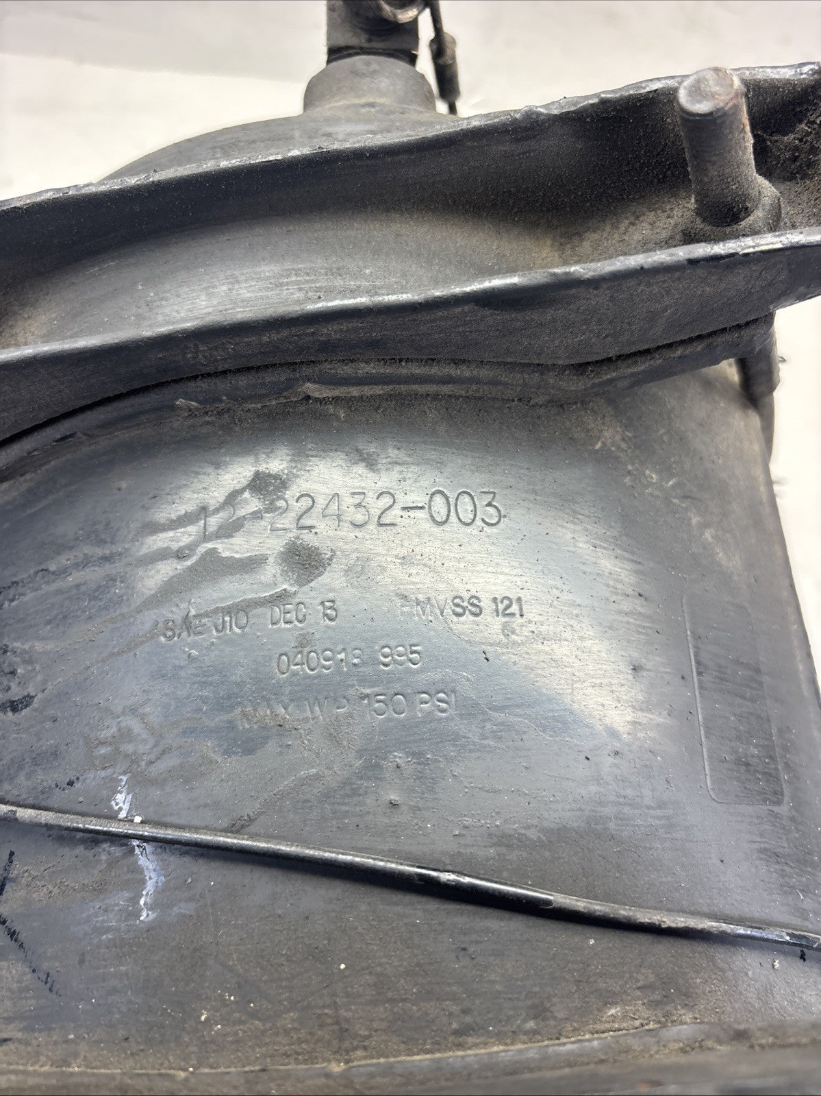 FREIGHTLINER CASCADIA BRAKE AIR TANK W/ BRACKET 12-22432-003 OEM