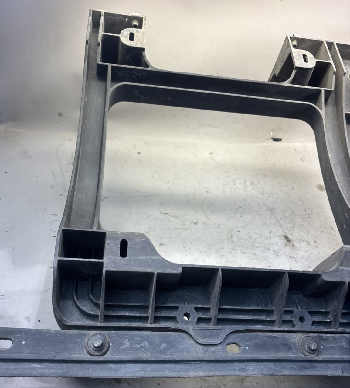 82789505 Body Support for Volvo