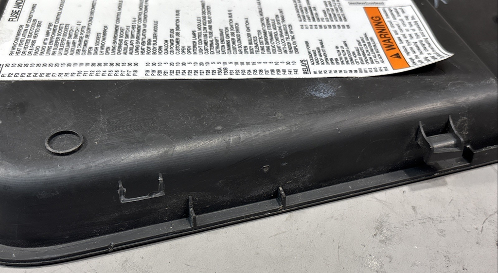 82755969 Dash Top Tray, Plastic, With Oe Style J for Volvo VNL