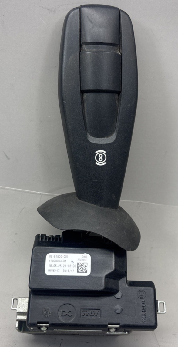 OEM Freightliner 06-91500-001 17020384-01 Engine Brake Switch Right Side