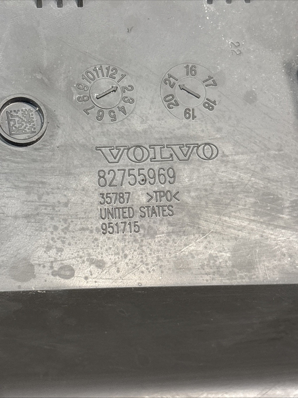 82755969 Dash Top Tray, Plastic, With Oe Style J for Volvo VNL