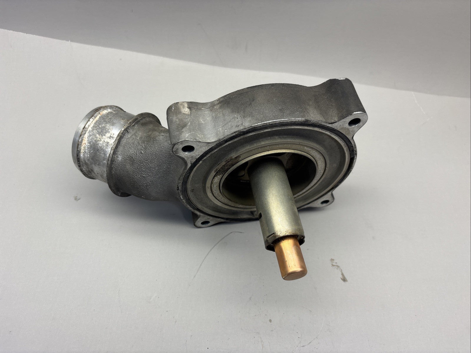 FREIGHTLINER A 472-200-13-15 ZGS 001 TURBOCHARGER AIR OUTLET