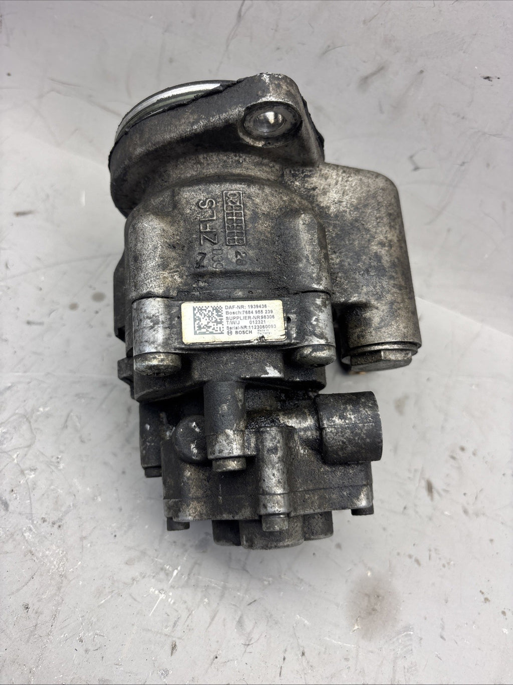 1939436 For PACCAR STEERING PUMP - 17CC MX-11 EPA2013 MX-13 EPA2013