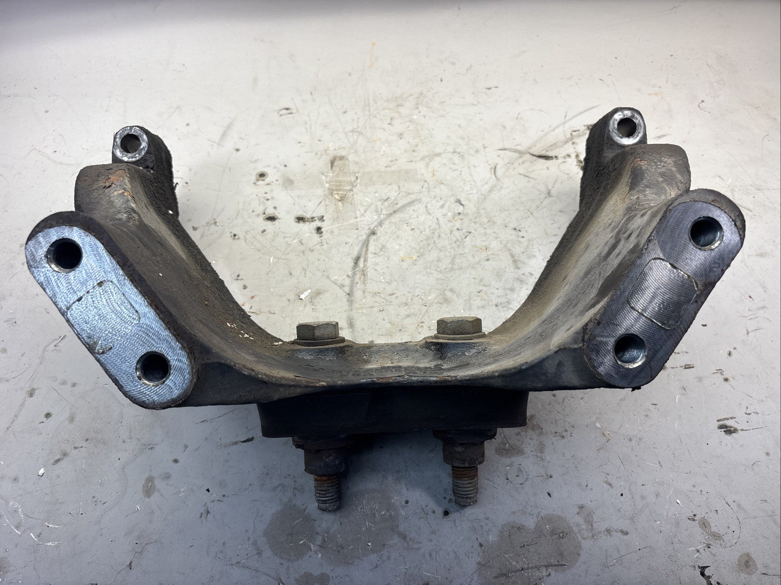 Detroit DD15 Engine Mount - Used | P/N A4722232104