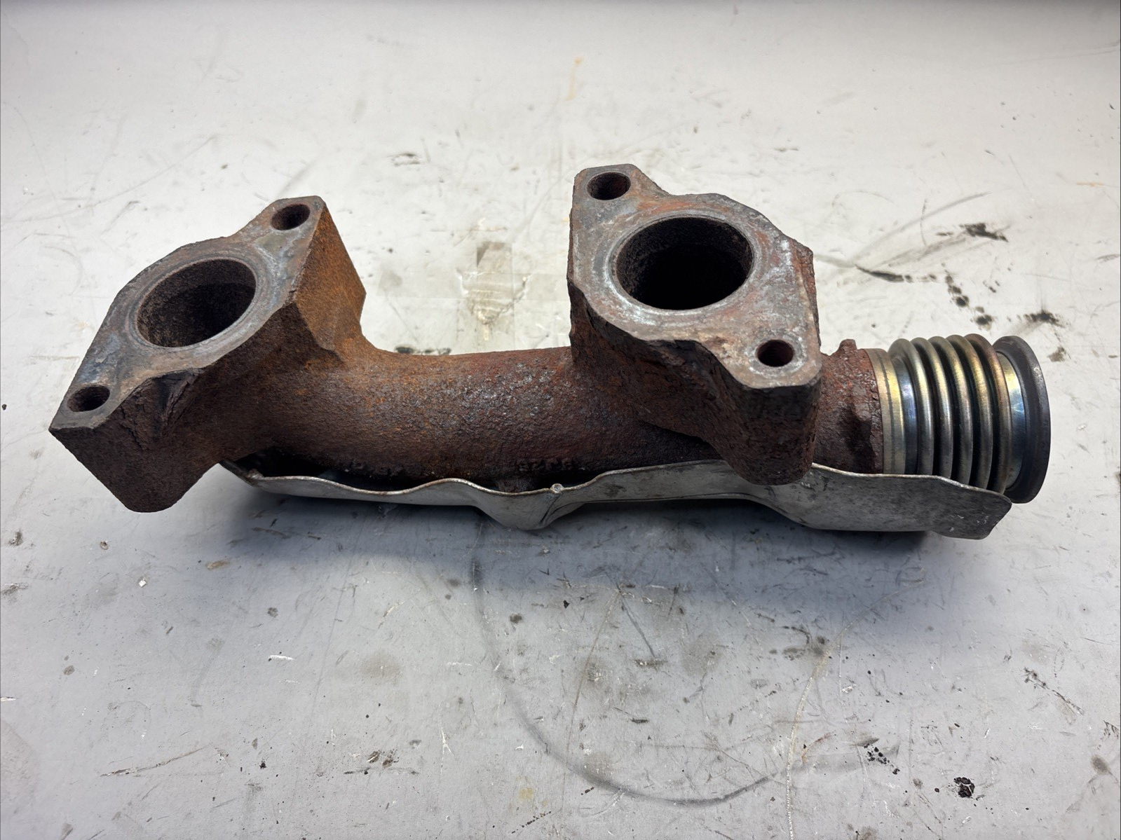 Detroit DD15 Exhaust Manifold A 472 142 27 01/001