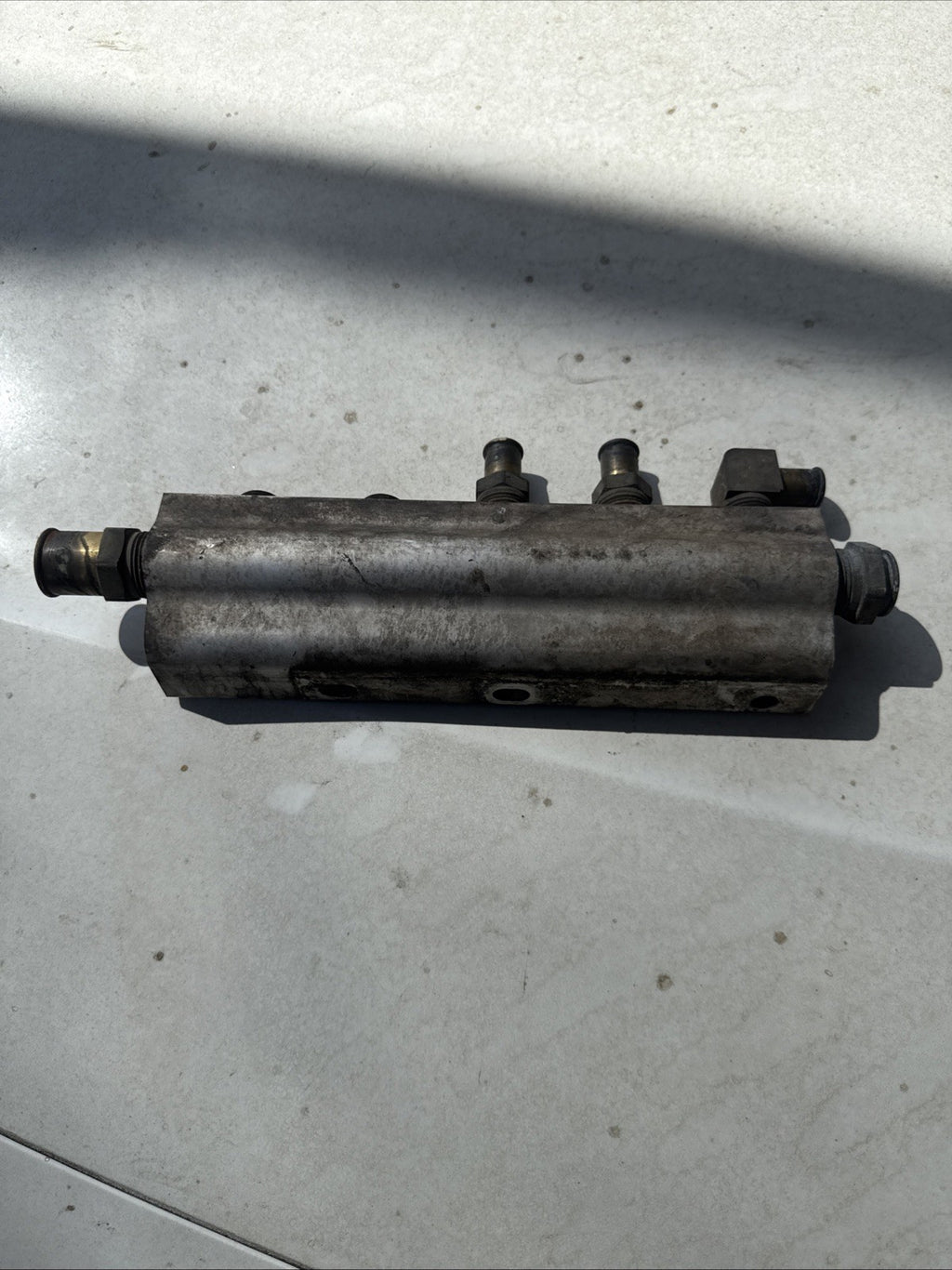 Genuine Freightliner Cascadia Engine Intake Heater Return Manifold 05-31190-000
