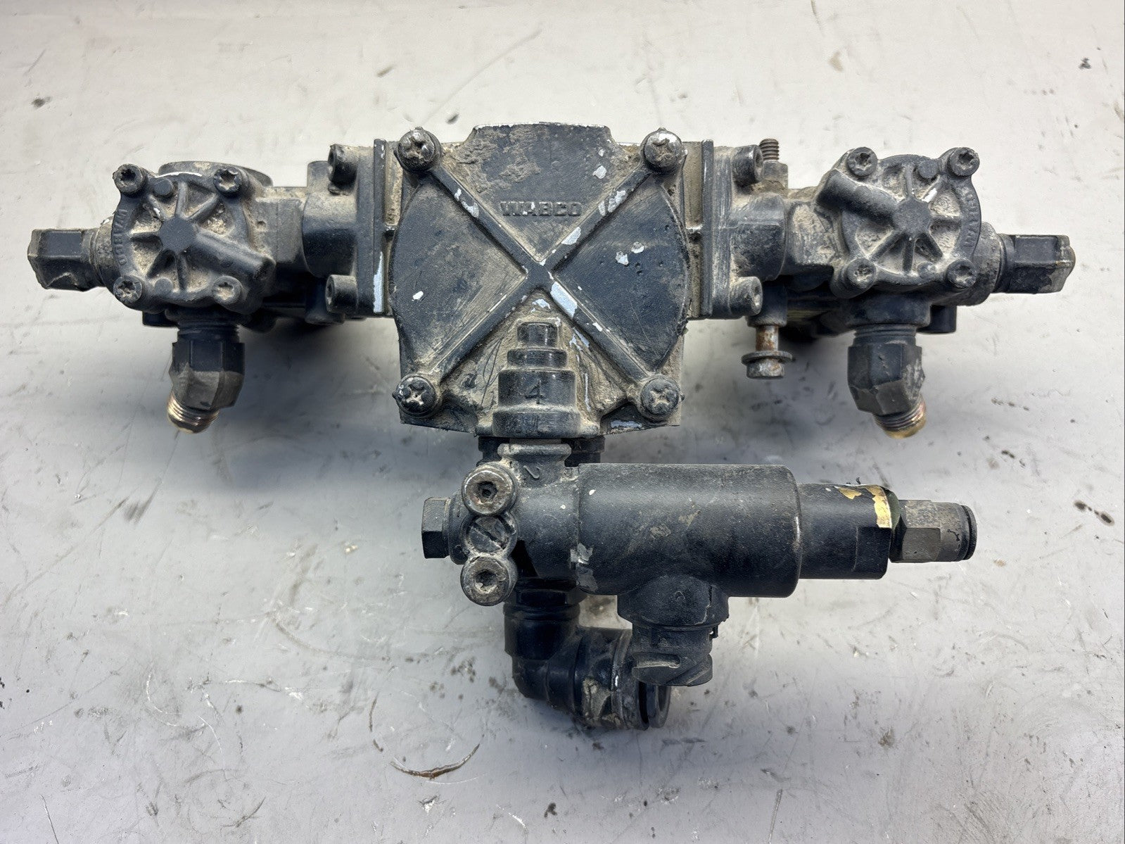 OEM Freightliner Wabco ABS Solenoid Modulator Valve 973 011 0260 / 472 195 078 0