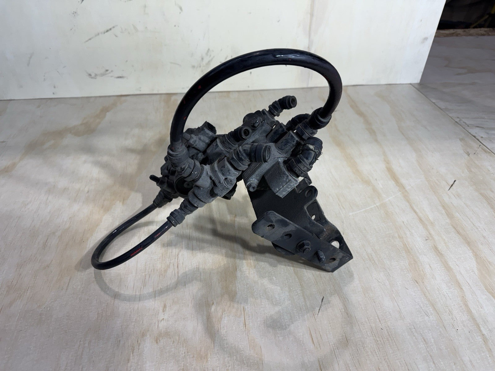 2021 FREIGHTLINER CASCADIA LEFT REAR WABCO AIR MODULATOR VALVE 4721960250