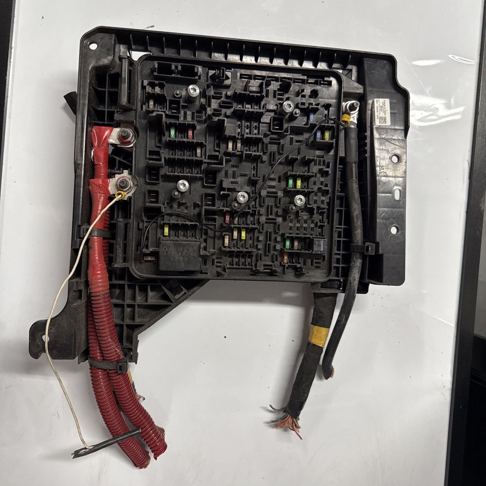 Freightliner Power Distribution Module VPDM Fuse Panel A06-90283-000